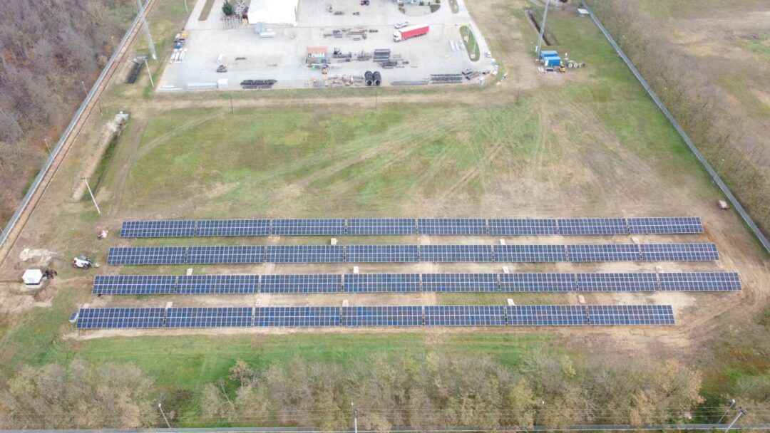 600 kWp ipari naperőmű a NAGÉV CINK Kft. ócsai telephelyén földi tartószerkezettel