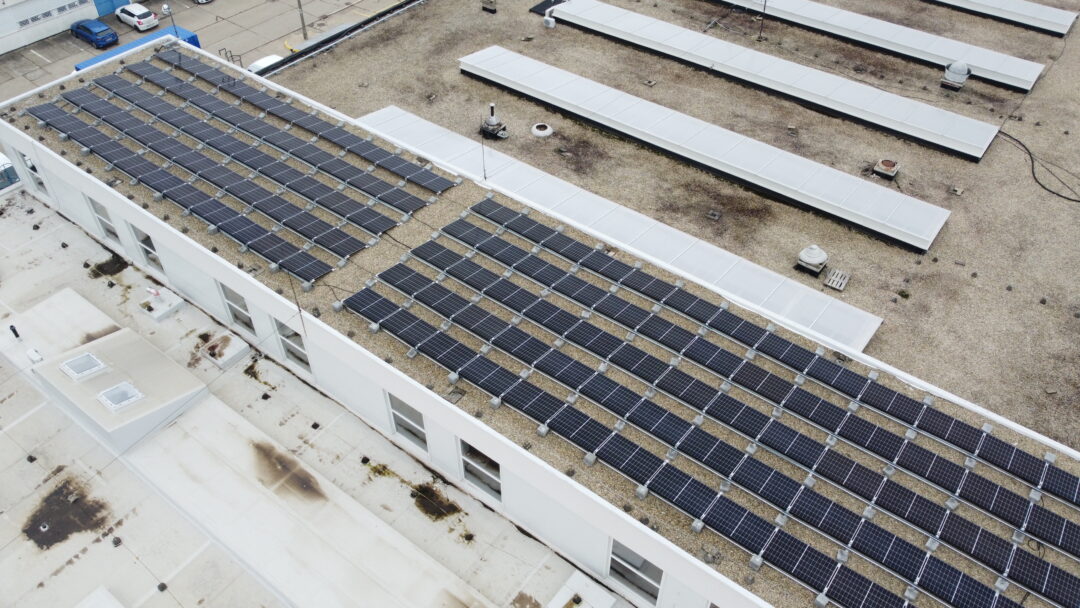 Ipari napelemes rendszer a GLS debreceni telephelyén Canadian Solar modulokkal