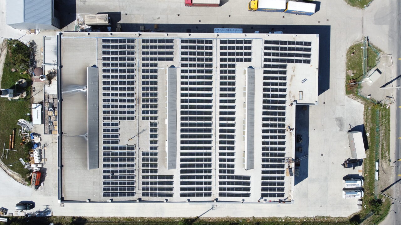 Ipari napelemes rendszer a Deltachem szigetszentmiklósi gyárában JA Solar modulokkal