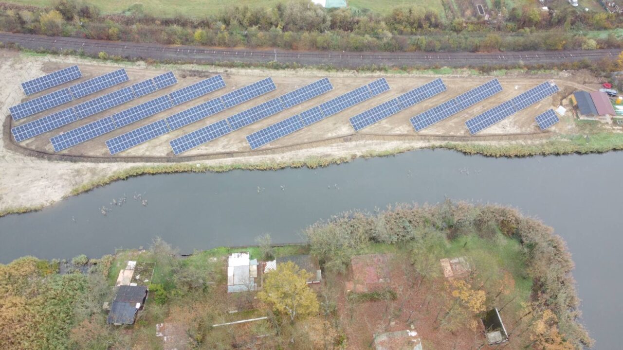 452,79 kWp napelem park a Hajdúnánási Gyógyfürdő területén földi tartószerkezettel